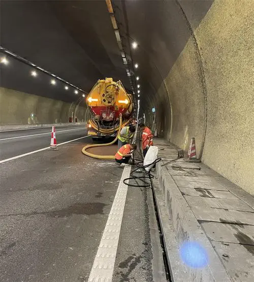 道外隧道排水渠清淤